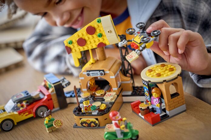 LEGO® City Pizza Delivery Experience With Vehicles (60496) (7)