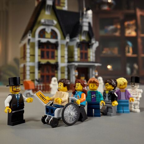 LEGO Icons Haunted House (10273) (3)