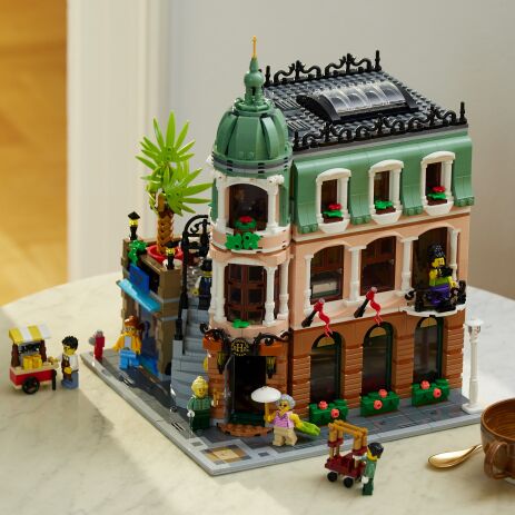 LEGO Icons Boutique Hotel (10297) (9)