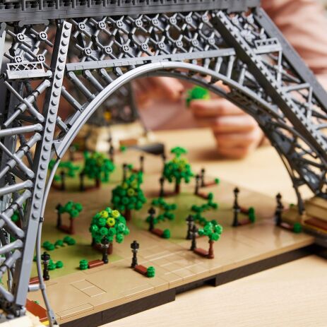 LEGO Icons Eiffel Tower (10307) (5)
