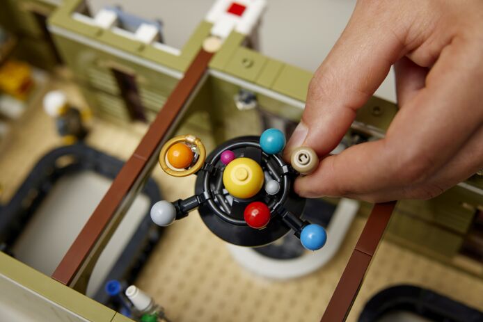 LEGO Icons Natural History Museum (10326) (11)