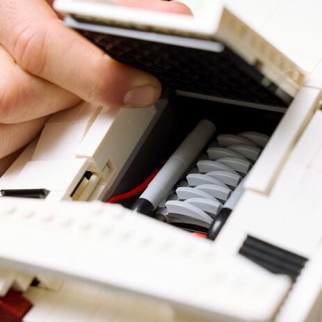 LEGO Icons Lamborghini Countach 5000 Quattrovalvole (10337) (5)