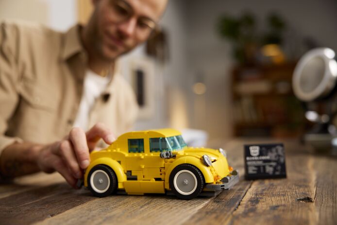 LEGO Icons Transformers Bumblebee (10338) (9)