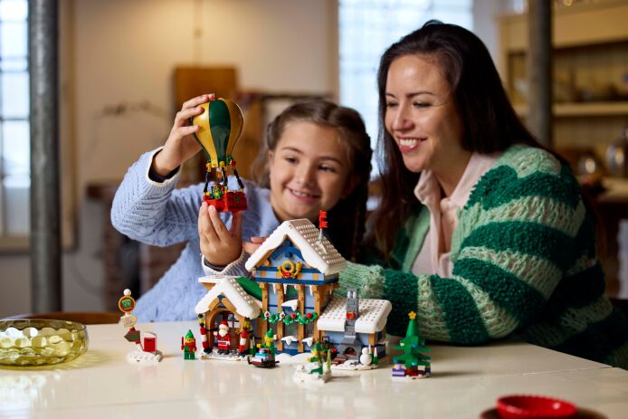 LEGO Icons Santa's Post Office (10339) (12)