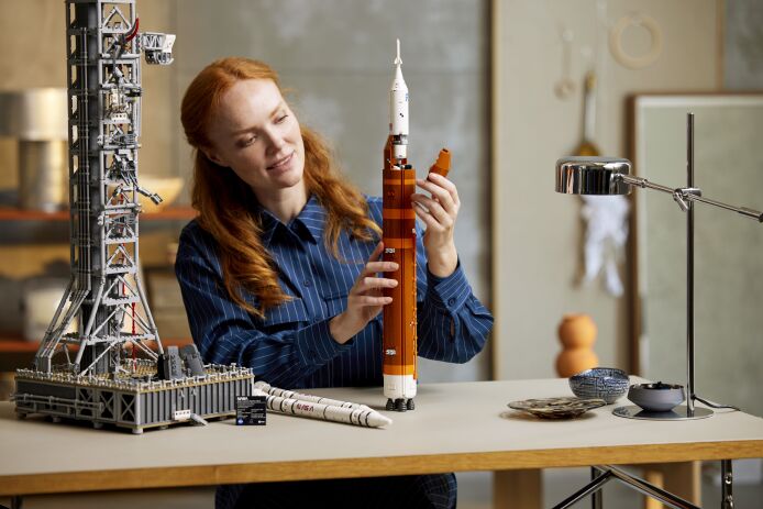 LEGO Icons Nasa Artemis Space Launch System (10341) (12)