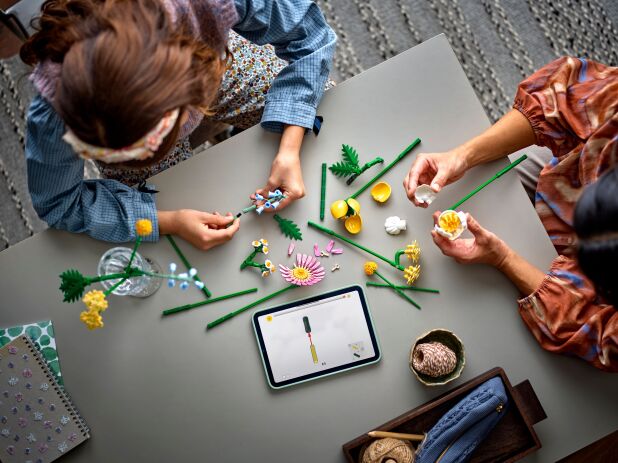 LEGO Botanical Petite Sunny Bouquet (10347) (4)