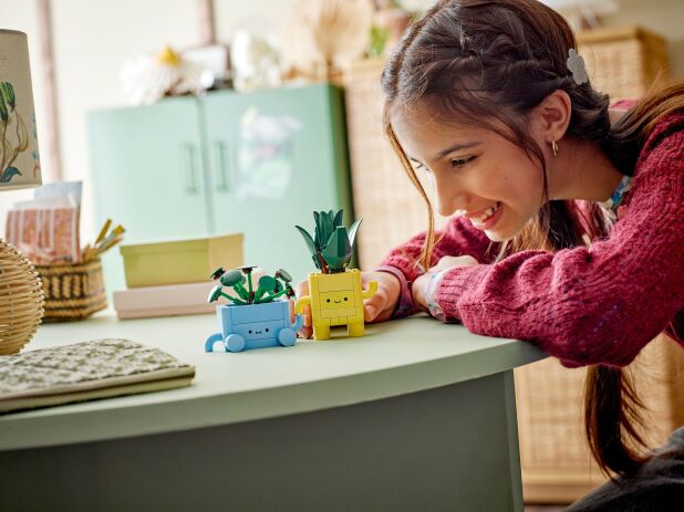 LEGO Botanical Happy Plants (10349) (3)