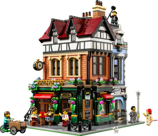 LEGO Icons Tudor Corner (10350) (1)