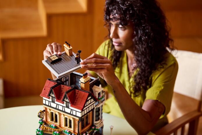 LEGO Icons Tudor Corner (10350) (11)