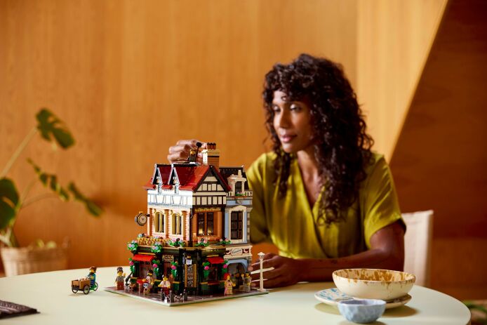 LEGO Icons Tudor Corner (10350) (12)