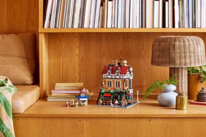 LEGO Icons Tudor Corner (10350) (13)