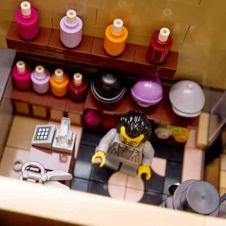 LEGO Icons Tudor Corner (10350) (3)