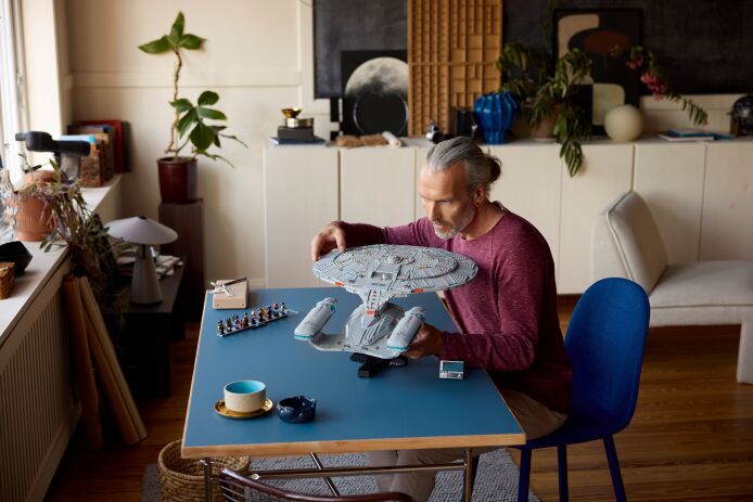 LEGO Icons Star Trek: USS Enterprise NCC 1701-D (10356) (12)