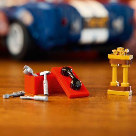 LEGO Icons Shelby Cobra 427 S/C (10357) (4)