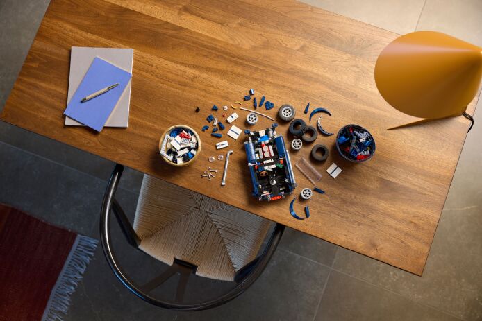 LEGO Icons Shelby Cobra 427 S/C (10357) (7)