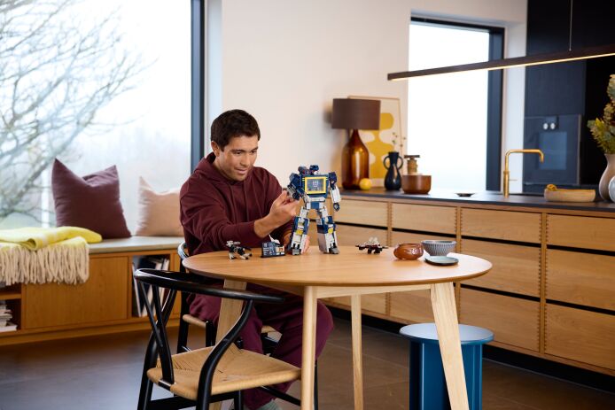 LEGO Icons Transformers Soundwave (10358) (18)