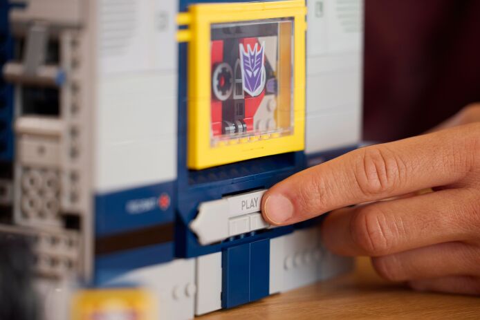 LEGO Icons Transformers Soundwave (10358) (7)