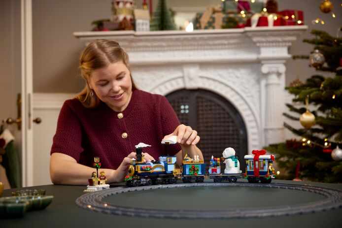 LEGO Icons Holiday Express Train (10361) (10)