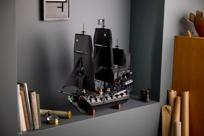 LEGO Icons Captain Sparrow's Pirate Ship (10365) (13)