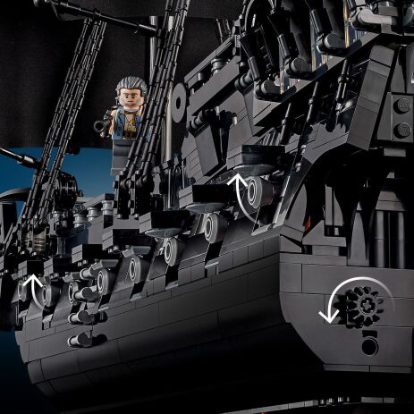 LEGO Icons Captain Sparrow's Pirate Ship (10365) (2)