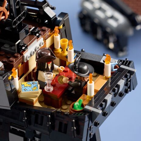 LEGO Icons Captain Sparrow's Pirate Ship (10365) (4)