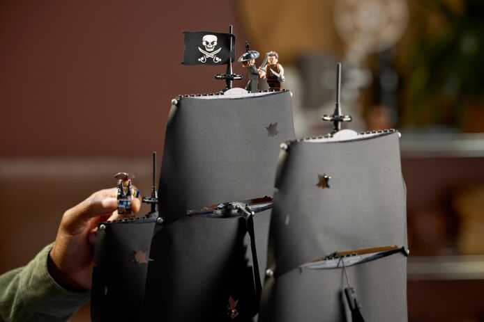 LEGO Icons Captain Sparrow's Pirate Ship (10365) (8)