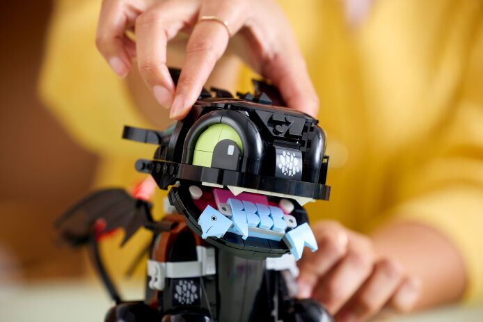 LEGO Icons How To Train Your Dragon: Toothless (10375) (7)