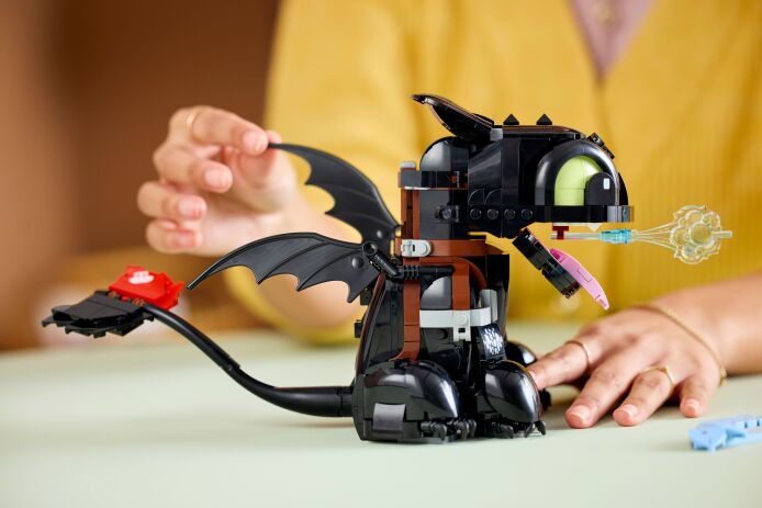 LEGO Icons How To Train Your Dragon: Toothless (10375) (8)