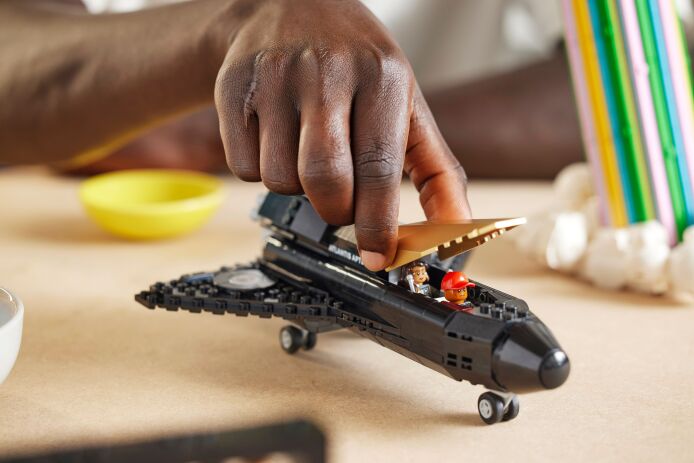 LEGO Icons Over The Moon With Pharrell Williams (10391) (7)