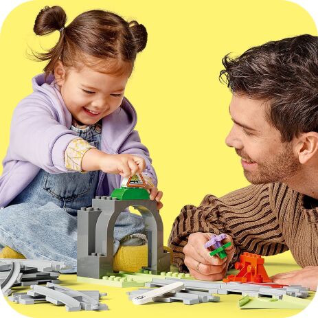 LEGO Duplo Train Tunnel & Tracks Expansion Set (10425) (4)