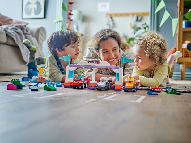 LEGO Duplo F1 Team Race Cars & Drivers (10445) (10)