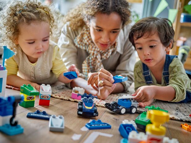 LEGO Duplo F1 Team Race Cars & Drivers (10445) (9)