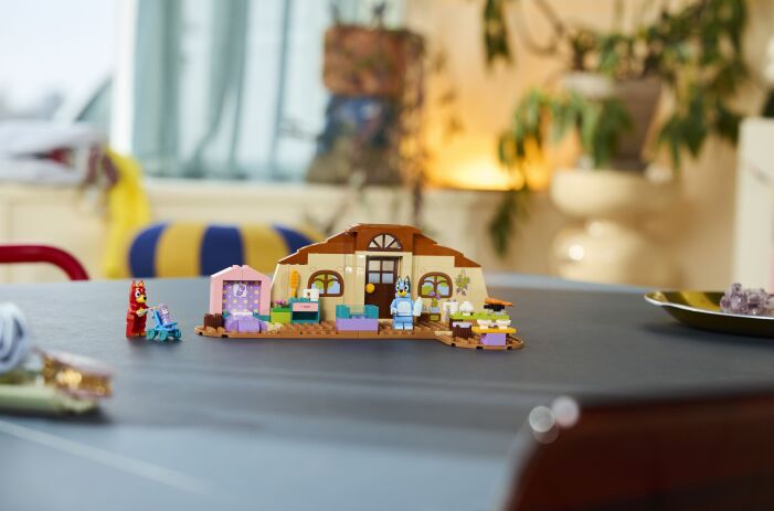 LEGO® Bluey School With Rusty And Bluey (11221) (7)