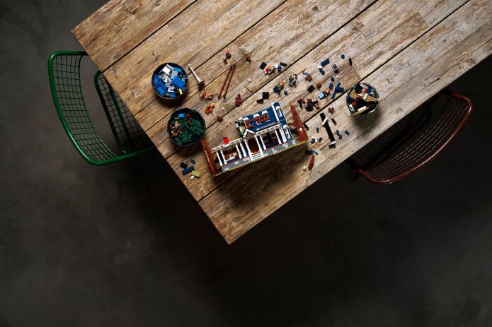 LEGO Icons Stranger Things: The Creel House (11370) (2)