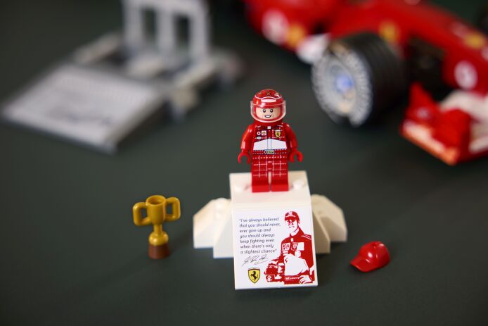 LEGO Icons Ferrari F2004 & Michael Schumacher (11375) (8)