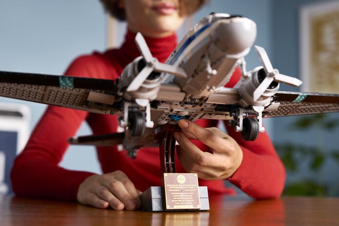 LEGO Idons Douglas DC3 Panam Airliner (11378) (7)