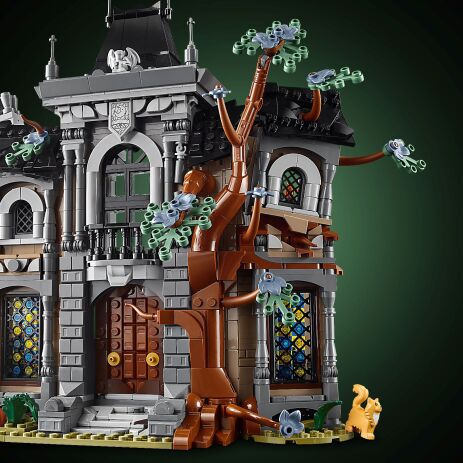 LEGO® Icons Mayor Manor (11383) (2)