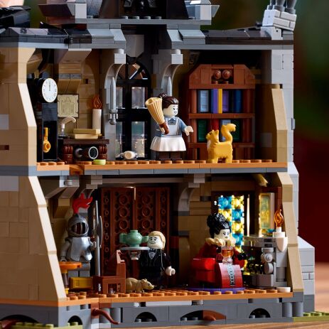 LEGO® Icons Mayor Manor (11383) (3)