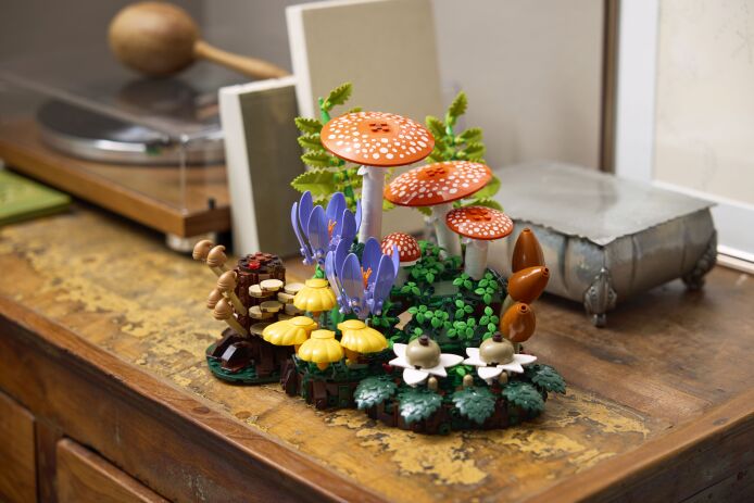 LEGO® Botanicals Woodland Mushrooms (11505) (8)