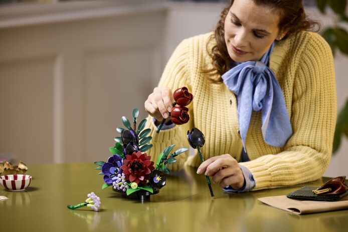 LEGO® Botanicals Dark Flower Arrangement (11513) (5)