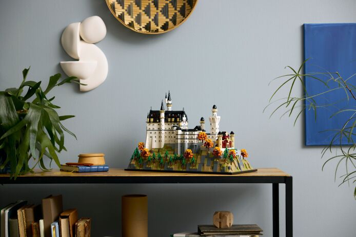 LEGO Architecture Neuschwanstein Castle (21063) (11)