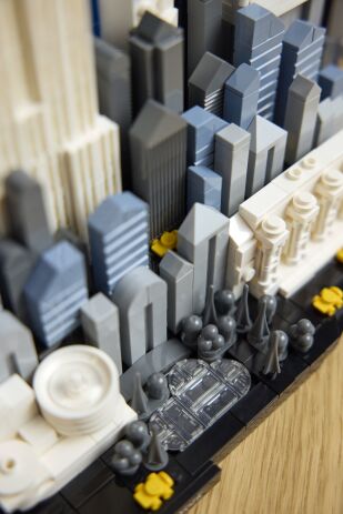LEGO® Architecture New York City-Bing Apple (21066) (5)