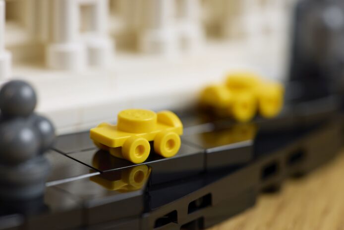 LEGO® Architecture New York City-Bing Apple (21066) (6)