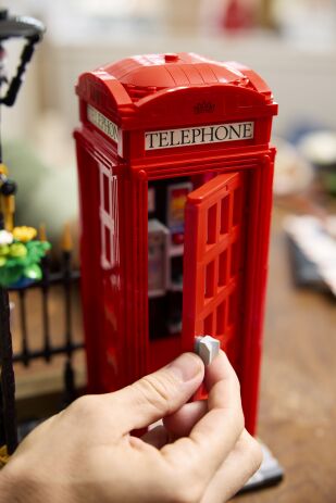 LEGO Ideas Red London Telephone Box (21347) (8)