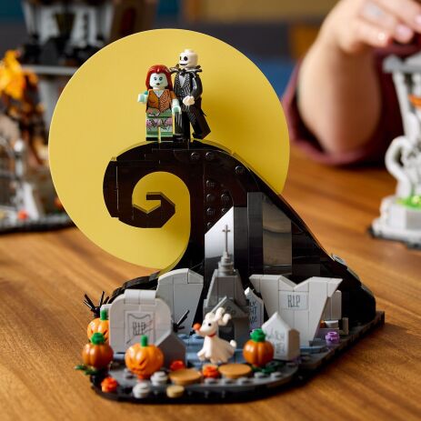 LEGO Ideas Disney Tim Burton's The Nightmare Before Xmas (21351) (4)