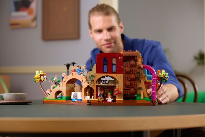 LEGO Ideas Willy Wonka Chocolate Factory (21360) (10)