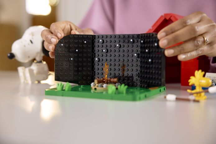 LEGO Ideas Peanuts: Snoopy's Doghouse (21368) (6)