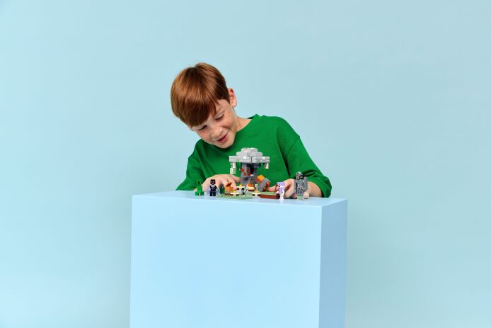 LEGO Minecraft The Pale Garden (21586) (9)