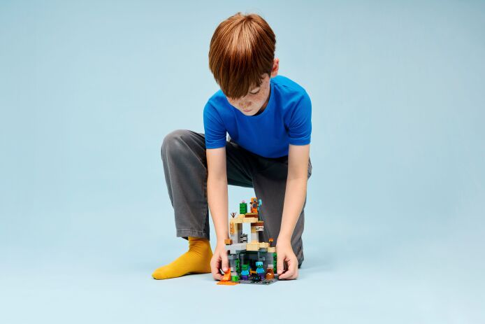 LEGO Minecraft Zombie Dungeon (21587) (10)