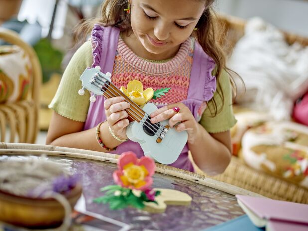 LEGO Creator 3in1 Tropical Ukulele (31156) (4)